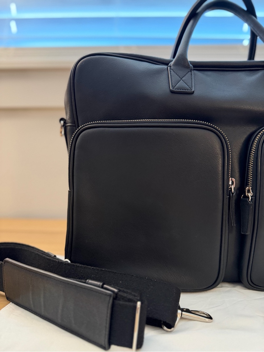 Leatherology Men’s Warren Large Black Leather Briefcase with Dual Front Pockets - Picture 2 of 16